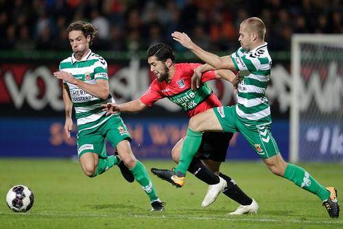 多名青少年 多名青少年