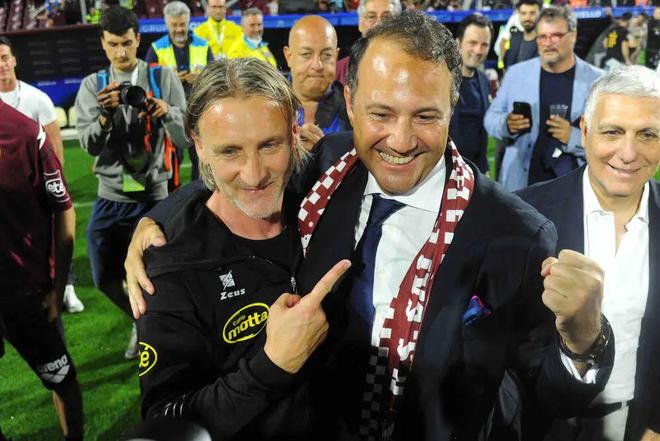 台上掀起热 台上掀起热